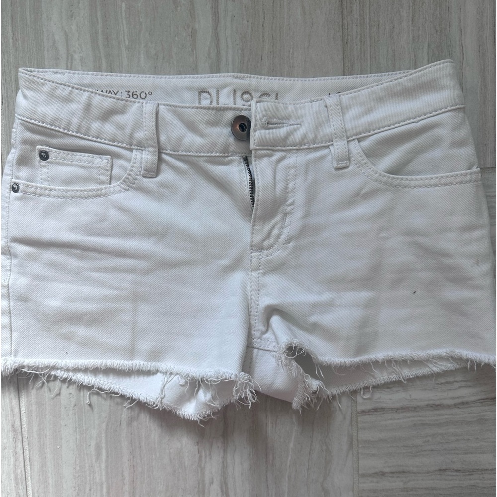 DL 1961 white denim shorts size 24